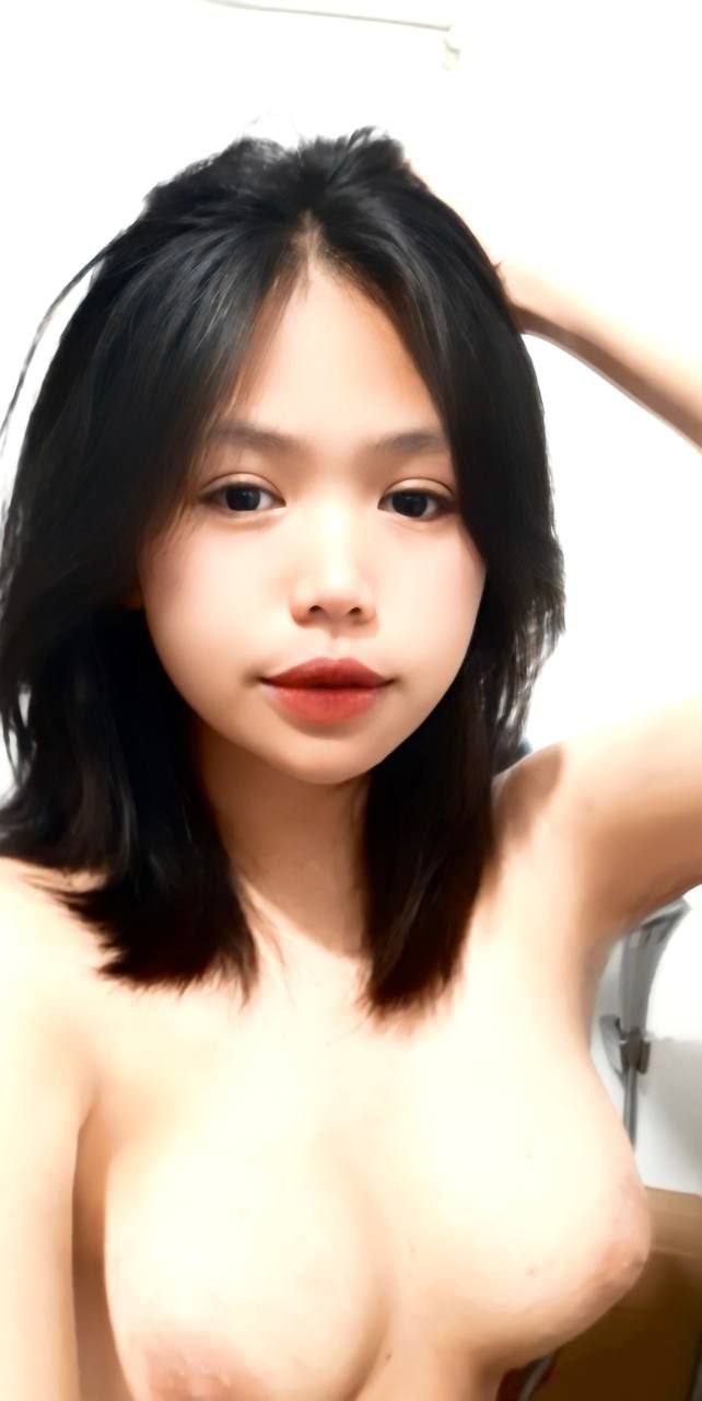 Bố mẹ đi vắng, ở nhà phá trinh em gái kế